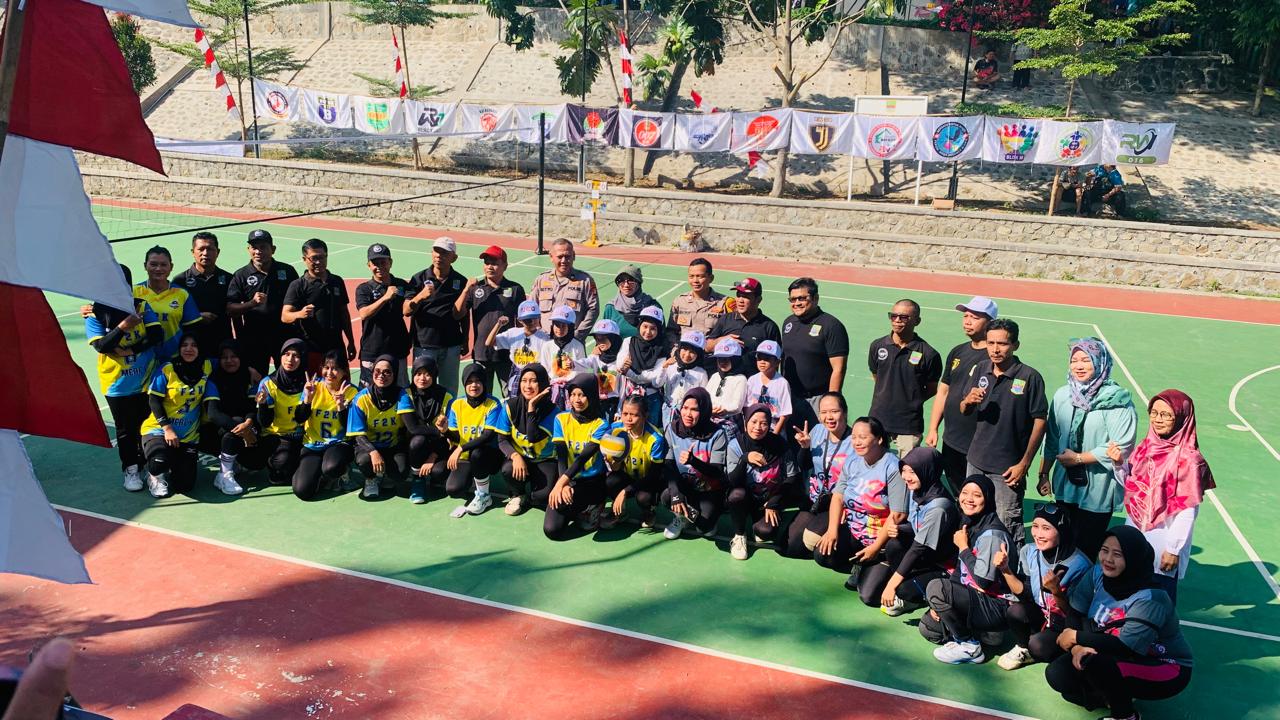Cooling System Polsek Serang Baru Diwarnai Turnamen Bola Volly Antar RW