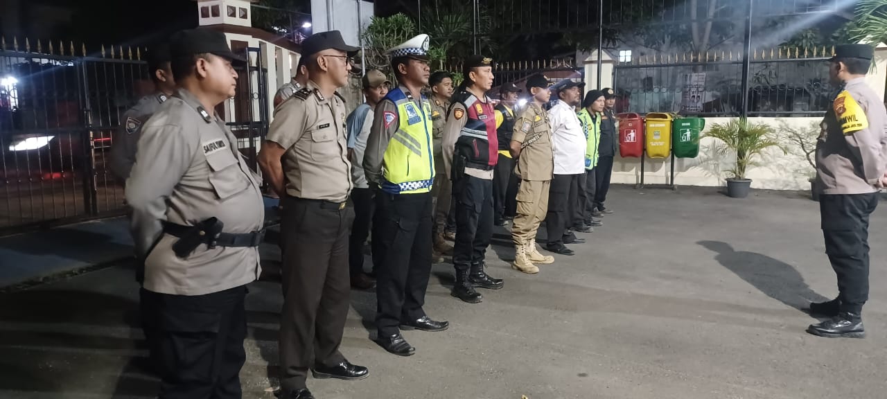 Polsek Serang Baru Giat Apel Malam dalam Rangka Patroli Gabungan Dialogis dan Operasi Kejahatan Jalanan