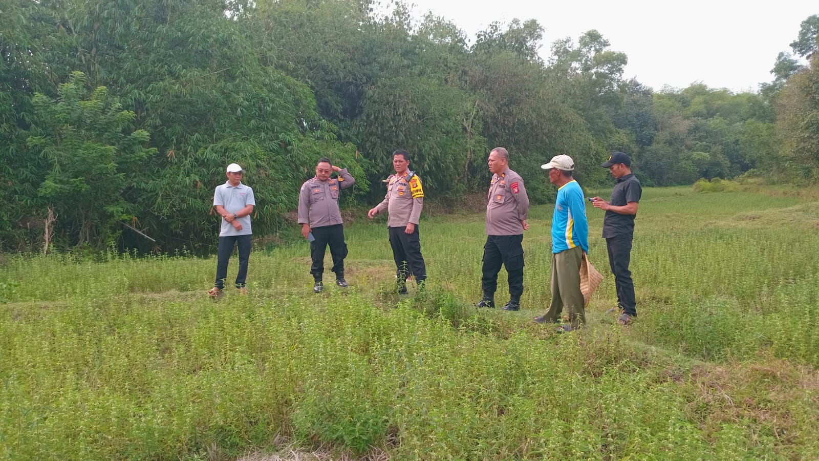 Polsek Serang Baru Tinjau Tanah TKD Nagacipta untuk Mendukung Program Swasembada Pangan