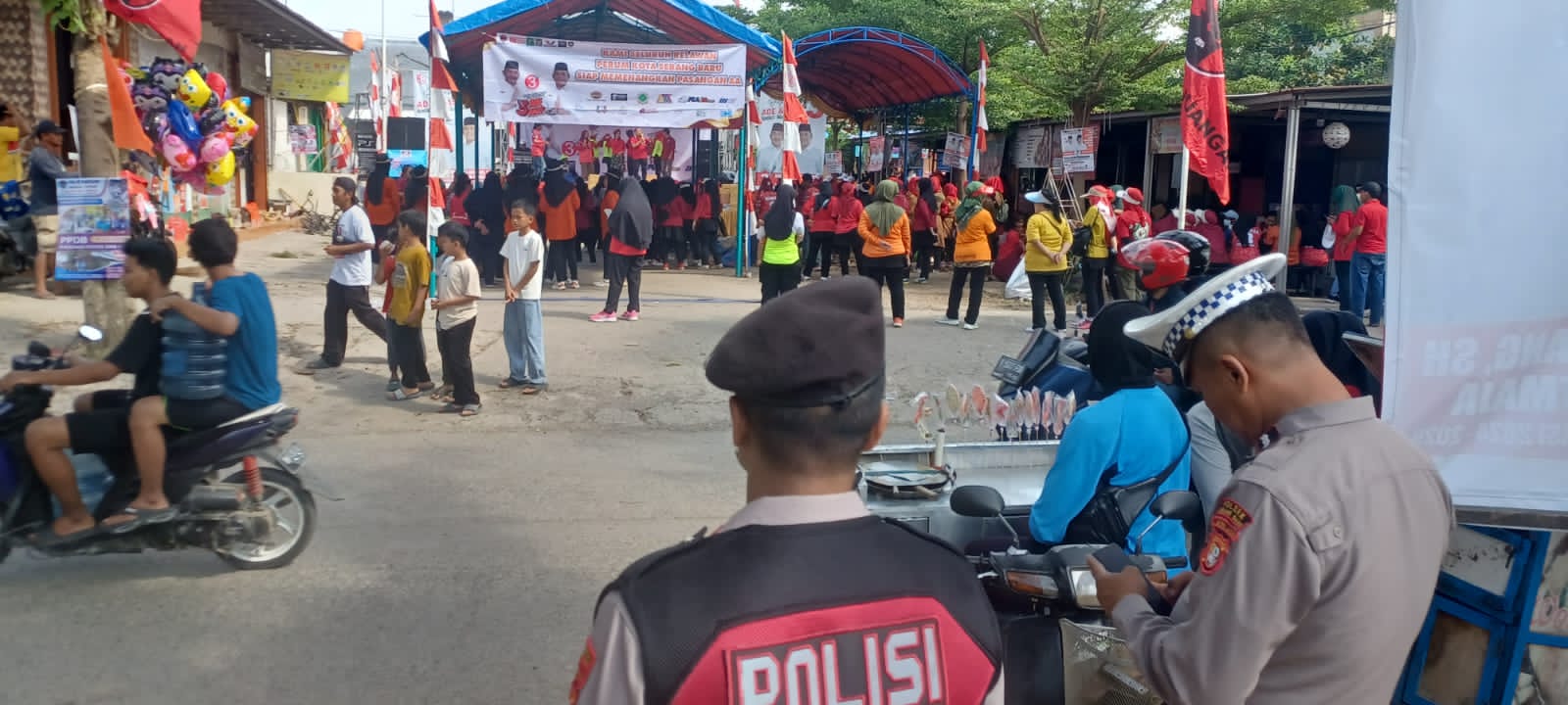 Polsek Serang Baru, Lakukan Pengamanan Lomba Yel-Yel Cabup-Cawabup Bekasi Nomor Urut 3