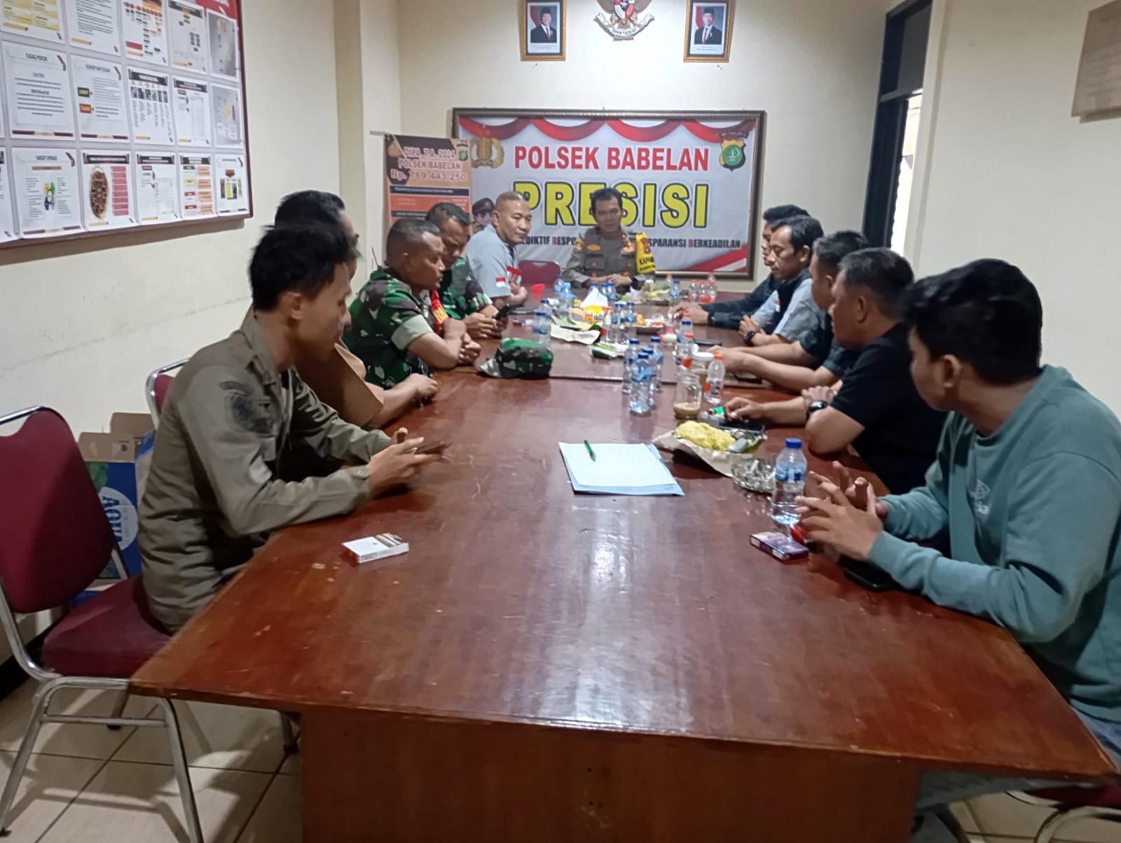 Polsek Babelan Jalin Silaturahmi dan Komunikasi dengan PPK-PANWAS Menjelang Pilkada 2024