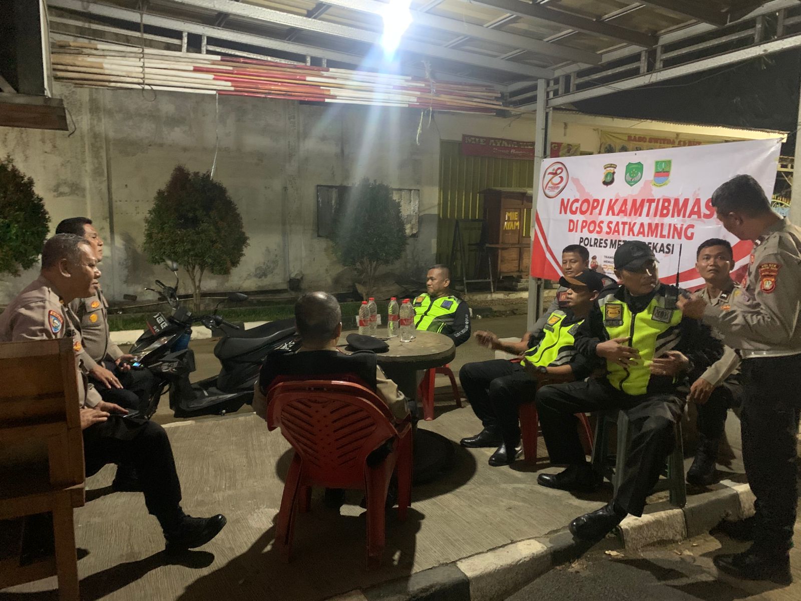 Tingkatkan Kamtibmas Polsek Serang Baru Giat Ngopi Kamtibmas
