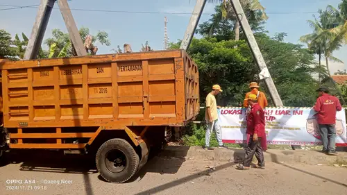 Setelah Sampah Di Aliran Kali Mati Muara Bakti Dibersihkan, Banner Larangan Buang Sampah Dipasang