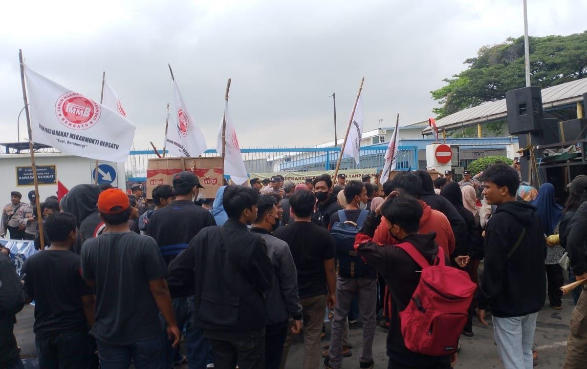 Susah Diserap Sebagai Tenaga Kerja, Warga Mekarmukti Desak PTMI II untuk Perhatikan Warga Lokal