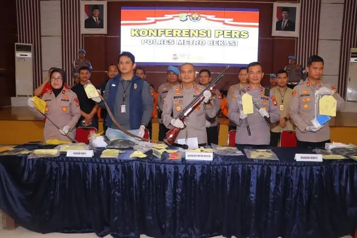 Kapolres Pimpin Konferensi Pers Terkait Pengeroyokan dan Penganiayaan yang Mengakibatkan Kematian di Babelan