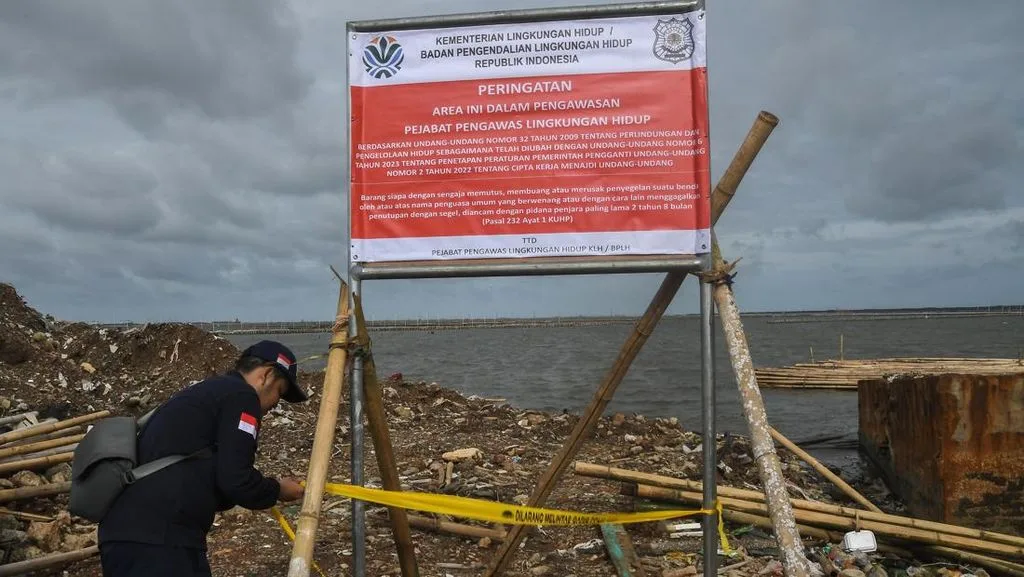 KLHK Segel Proyek Pagar Laut di Bekasi, Usut Kerusakan Lingkungan