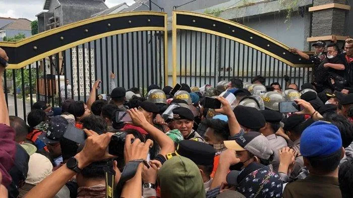 Warga Cluster Bumi Sani Setia Mekar Tambun Selatan Tolak Eksekusi Lahan