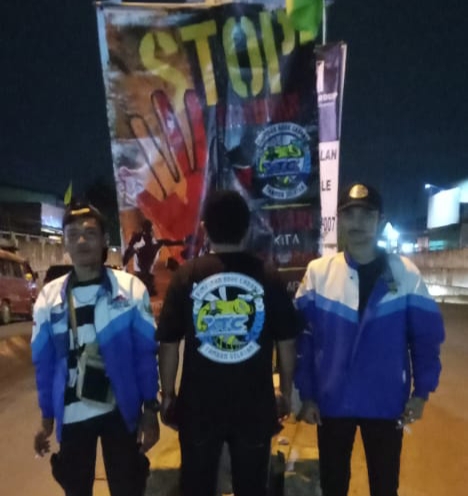Pasang Spanduk "STOP Tawuran", Polsek Tambun Selatan Apresiasi Komunitas XTC