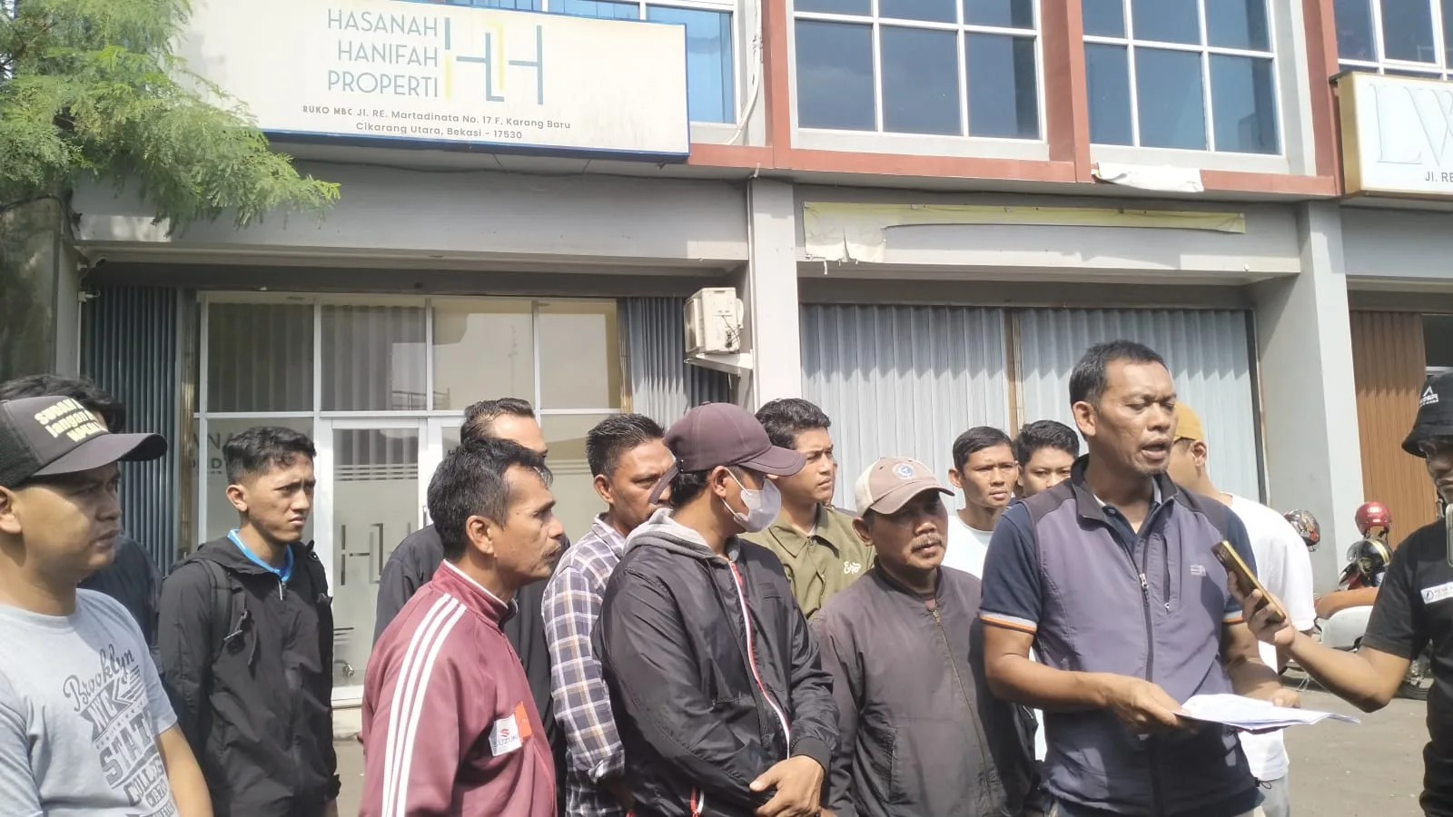 Warga Perum Griya Hasanah Datangi Kantor Developer Layangkan Surat Keberatan Atas Keputusan Sepihak