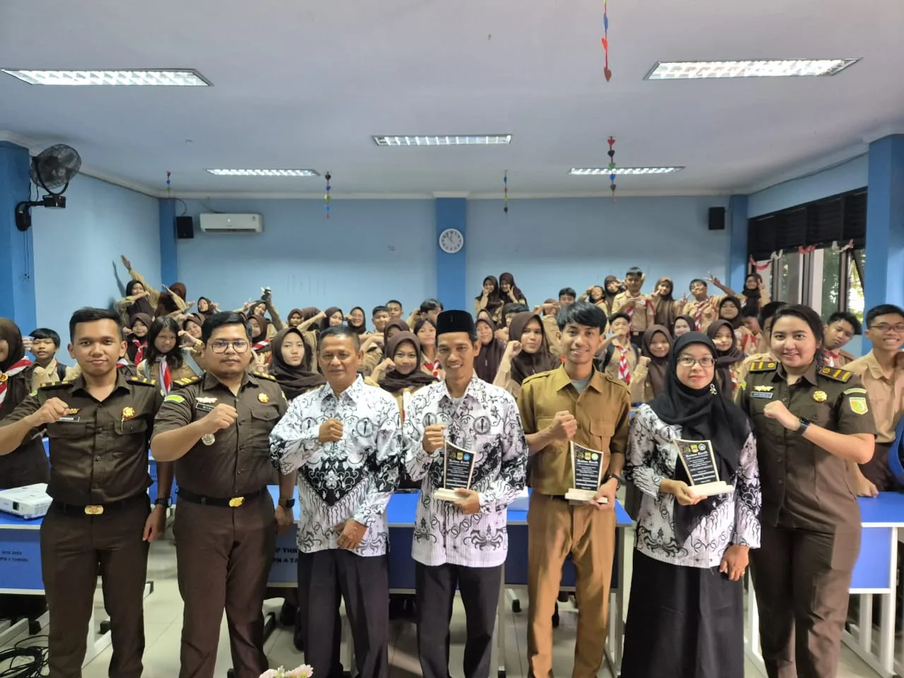 Polsek Tarumajaya Gelar Giat Police Goes To School pada Siswa SMKN