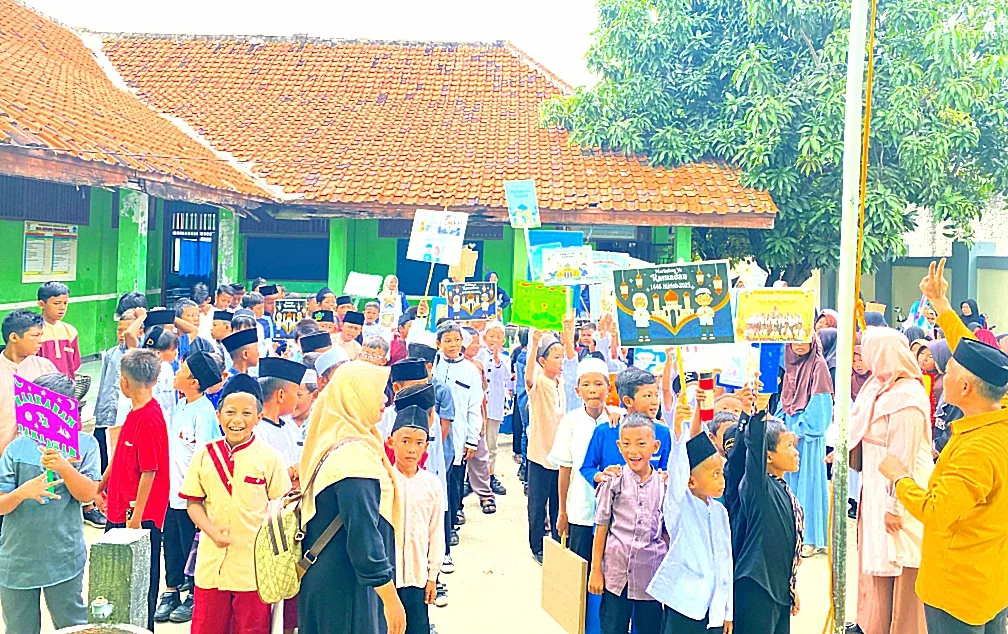 Sambut Bulan Ramadhan 1446 H, SDN Kedung Pengawas 01 Adakan Tahrib dan Pawai Keliling