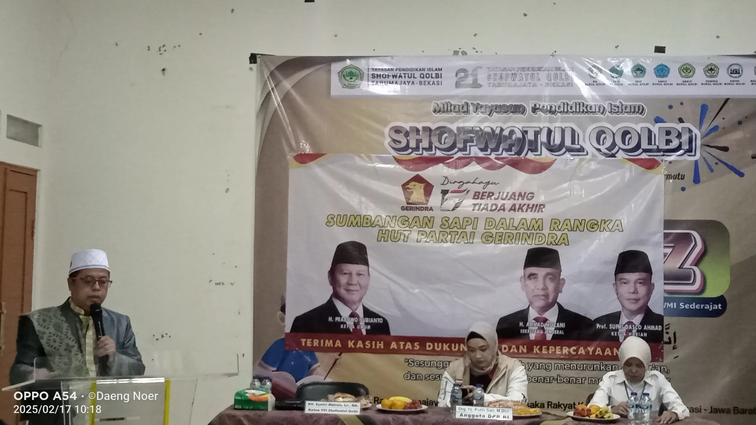 Sumbang Sapi ke Yayasan Shofwatul Qolbi dalam Rangka HUT Partai Gerindra