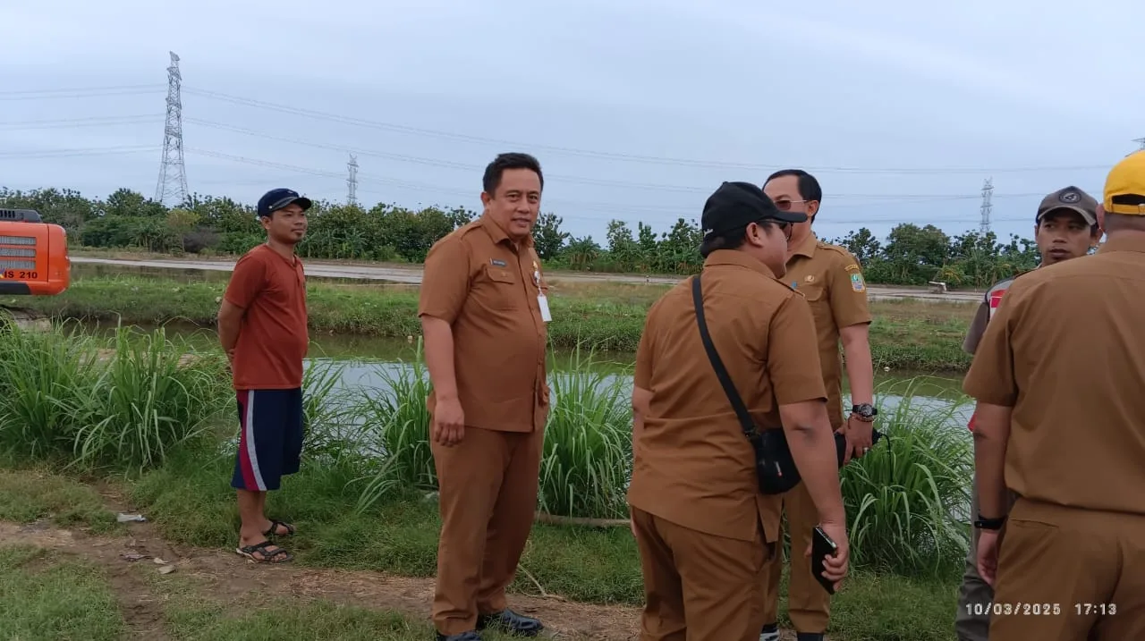 Sekda Kabupaten Bekasi Tinjau Tanggul Jebol di Desa Buni Bakti-Babelan, Sebut Ini Perintah Langsung Bupati