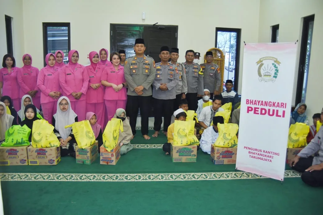 Polsek Tarumajaya Berbagi Kebaikan Bersama Anak Yatim di Bulan Ramadan