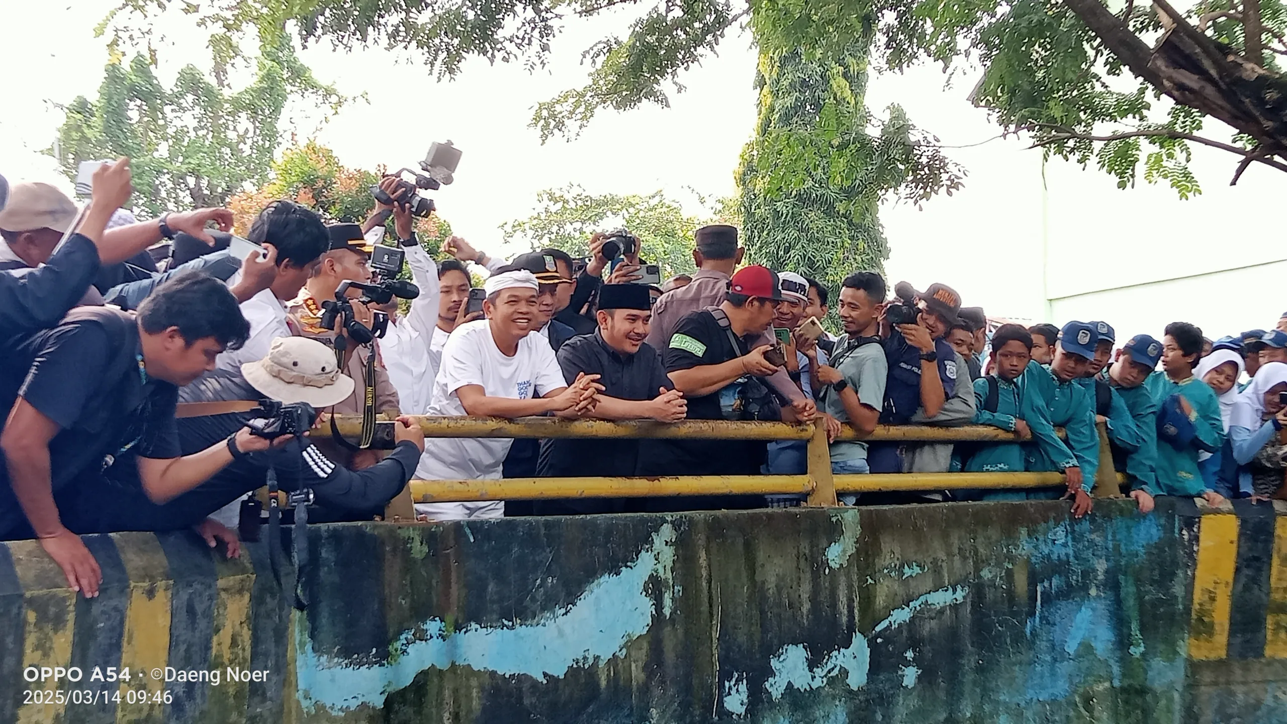 Bupati Bekasi Dampingi Gubernur Jabar Tinjau Penggusuran Bangli Tambun Utara