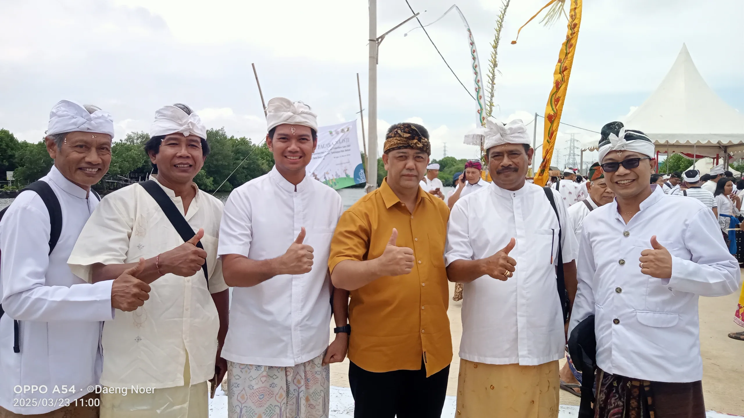 Umat Hindu Kota Bekasi Laksanakan Giat Melasti di Kawasan Pelabuhan Perikanan PPI Paljaya