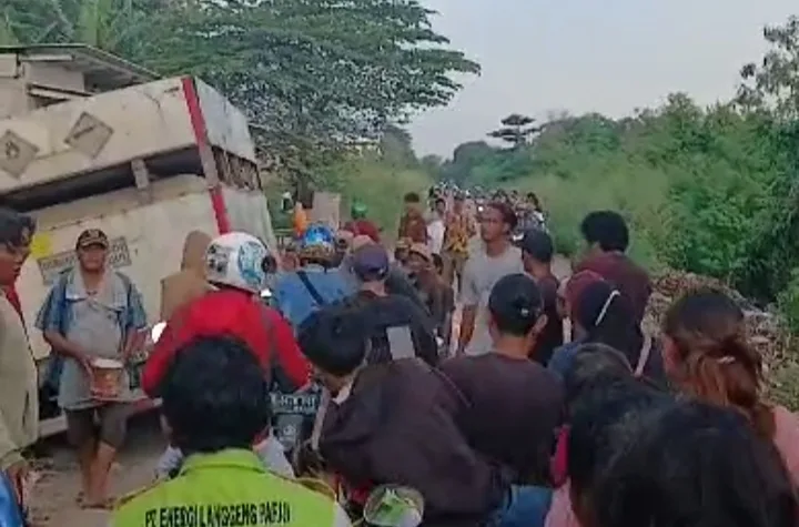 Jalan Jalur CBL Amblas, Mobil Terperosok