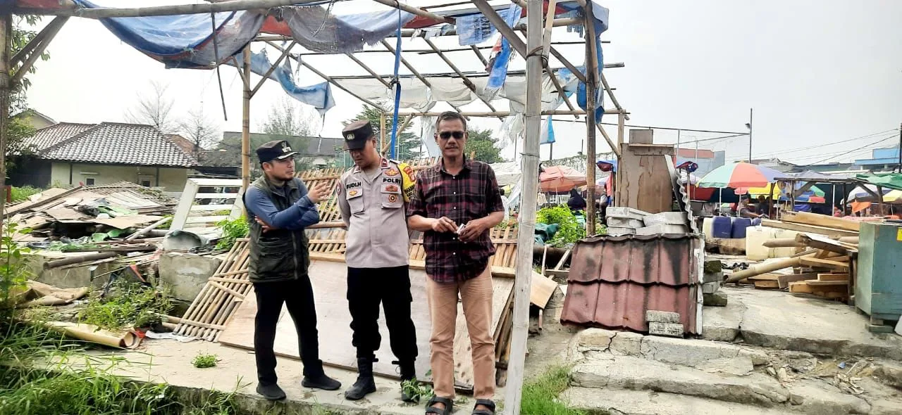 Tidak Kenal Libur, Lurah Setia Asih H. Dede Firmansyah S.Kep Lakukan Sosialisasi Kedua Jelang Pembongkaran Bangli