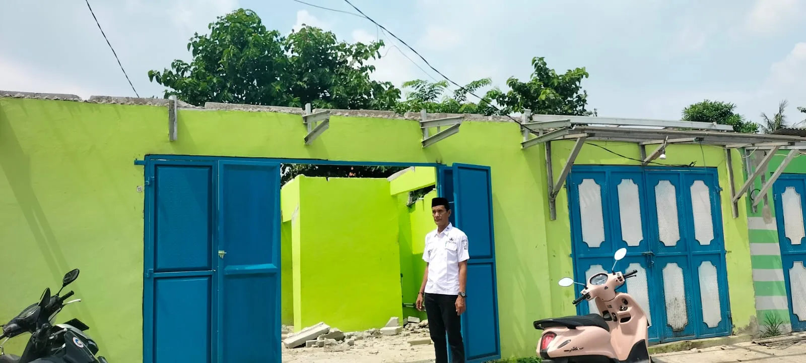 Kepala Desa Buni Bakti Apresiasi Warga yang Bongkar Bangunan Liar Secara Mandiri