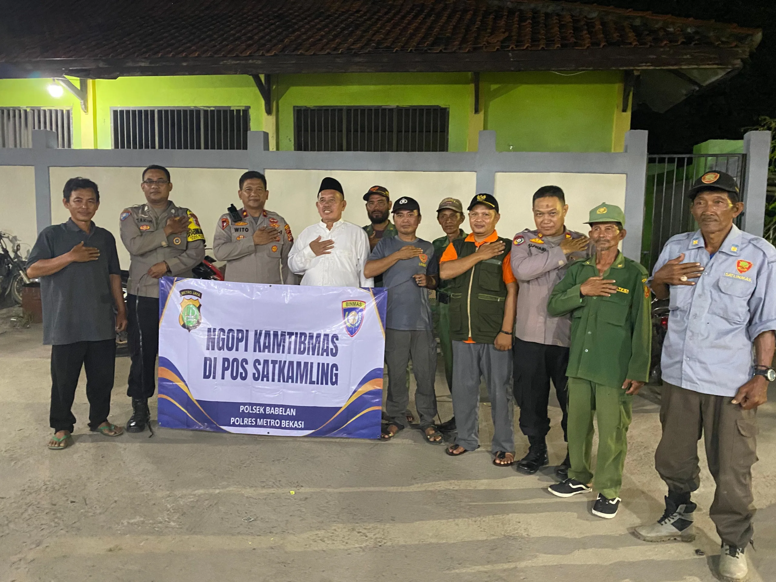Kompol Wito Laksanakan “Ngopi Kamtibmas” di Kediaman Kades Muara Bakti, Ajak Warga Wujudkan Keamanan Lingkungan
