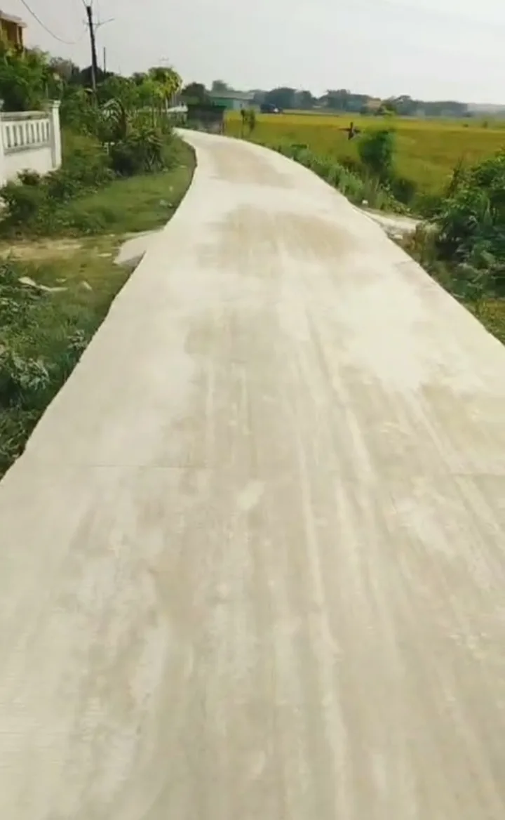 Jalan Baru di Kampung Muara Timbulkan Korban, Warga Soroti Kualitas Proyek dan Pengawasan Lemah
