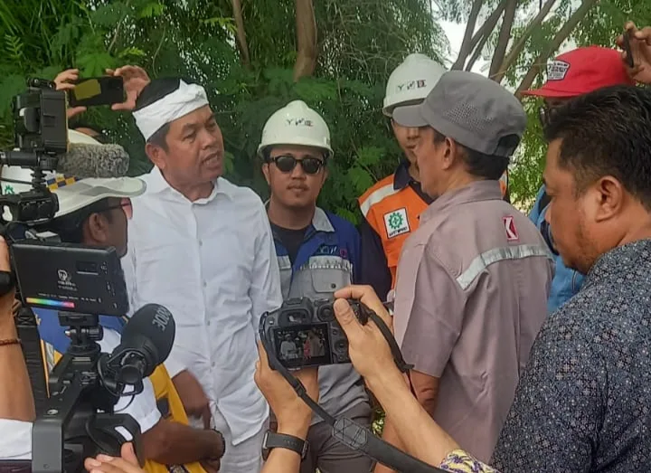 Warga Warung Pojok Pertanyakan Kejelasan Proyek Pemancangan Sementara Kali Bekasi