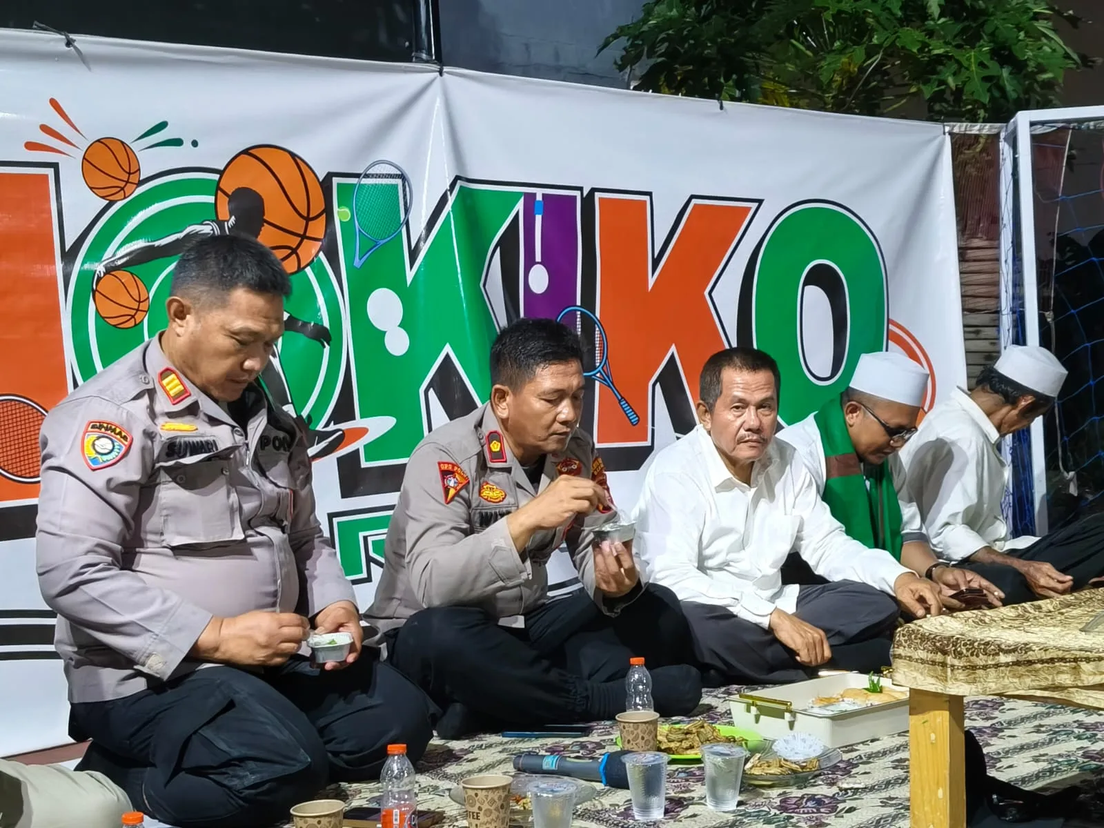 Sambangi Warga, Polsek Babelan gelar Kegiatan "Ngopi Kamtibmas" di Pos Satkamling