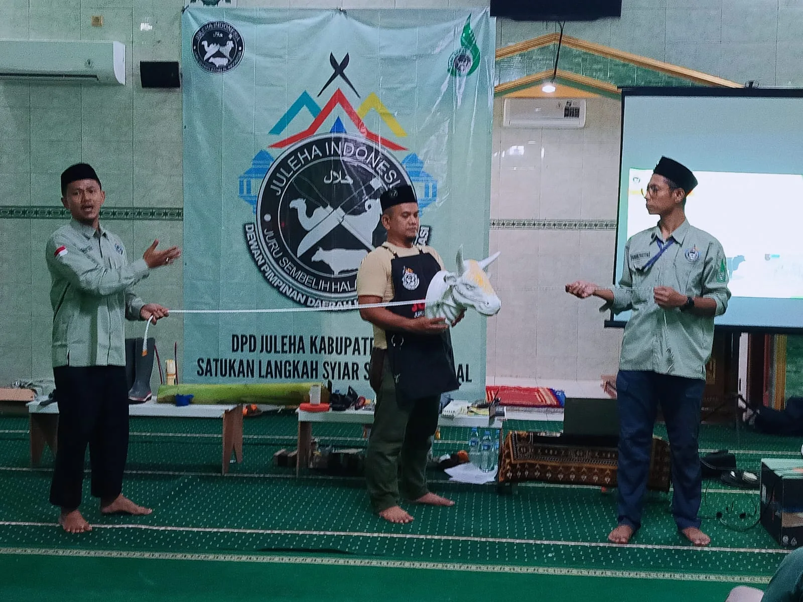 Daurah Qurban, Juleha Kabupaten Bekasi Bentuk Juru Sembelih di Masjid Jami Zam-zam