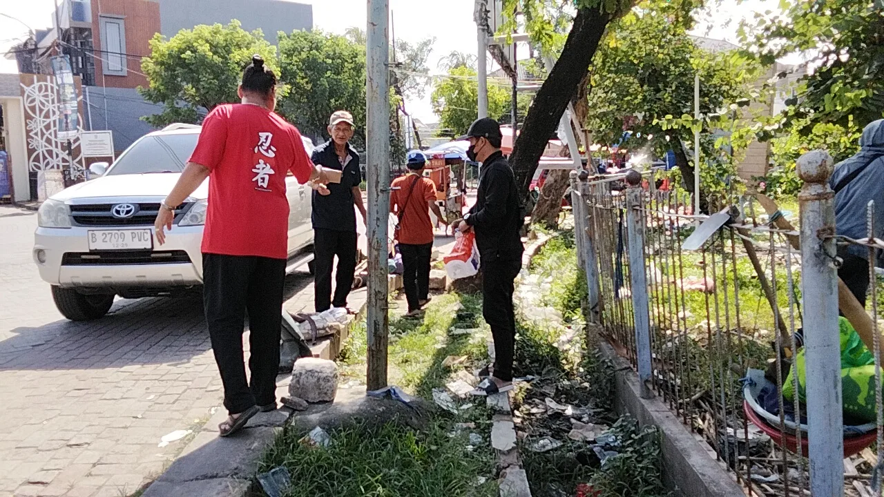 Wartawan Pokja Babelan Utara Gelar Jumat Berkah ke-10, Sasar Pekerja Jalanan dan Lansia