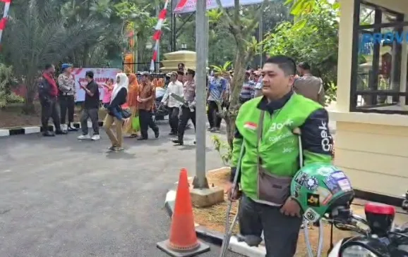 Ojek Online Disabilitas di Cikarang Ucapkan Terima Kasih kepada Kapolri di HUT Bhayangkara ke-79