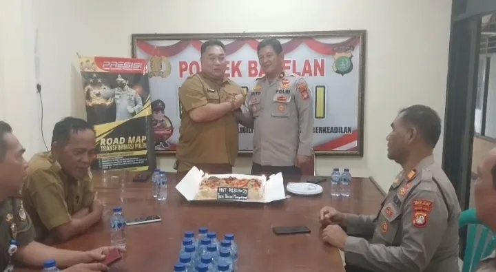 Jajaran Kecamatan Babelan Datangi Mapolsek untuk Ucapkan Selamat HUT Bhayangkara ke-79
