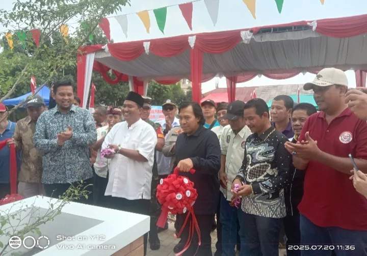 Wakil Wali Kota Bekasi Resmikan Taman Bermain RW 011 Perumahan SBS