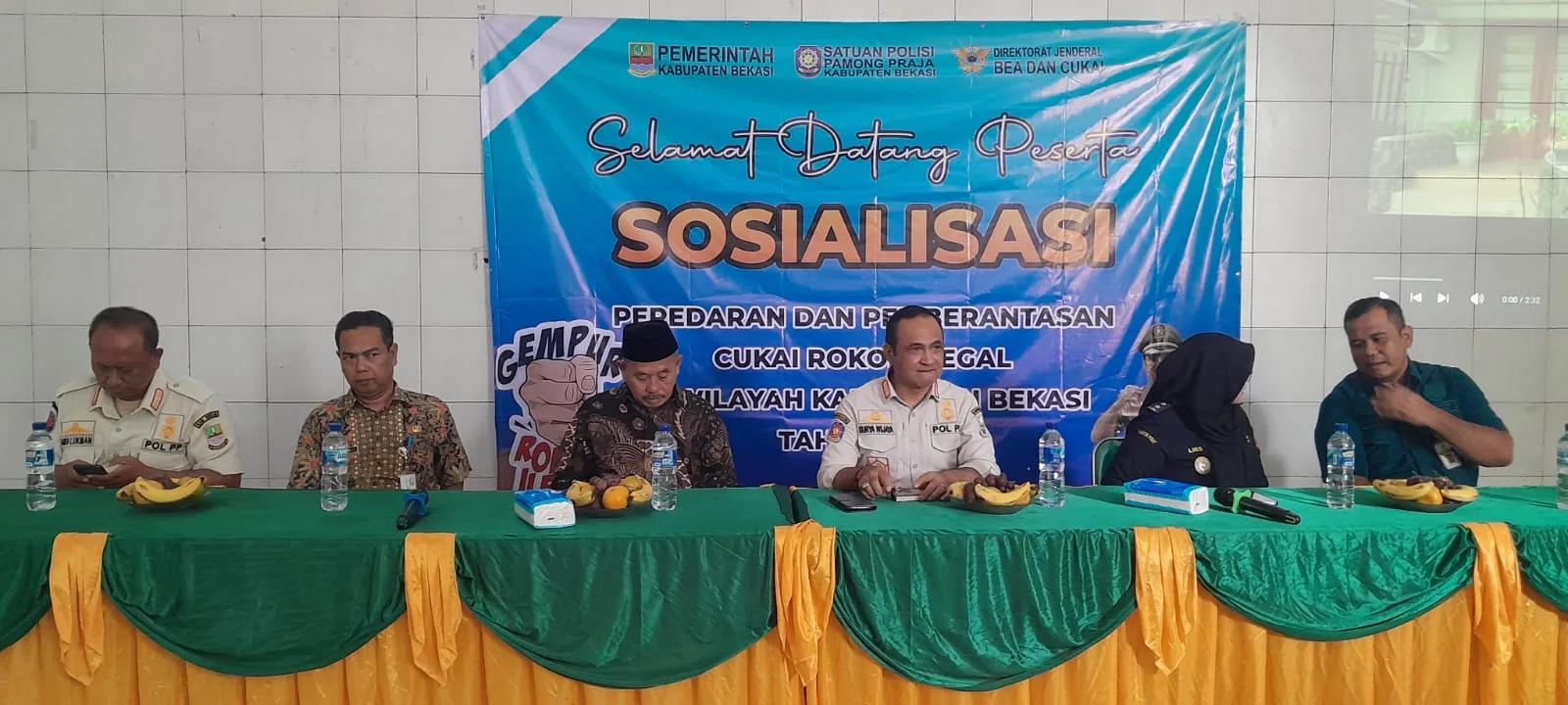 Satpol PP dan Bea Cukai Cikarang Gelar Sosialisasi Pemberantasan Rokok Ilegal di Desa Muara Bakti
