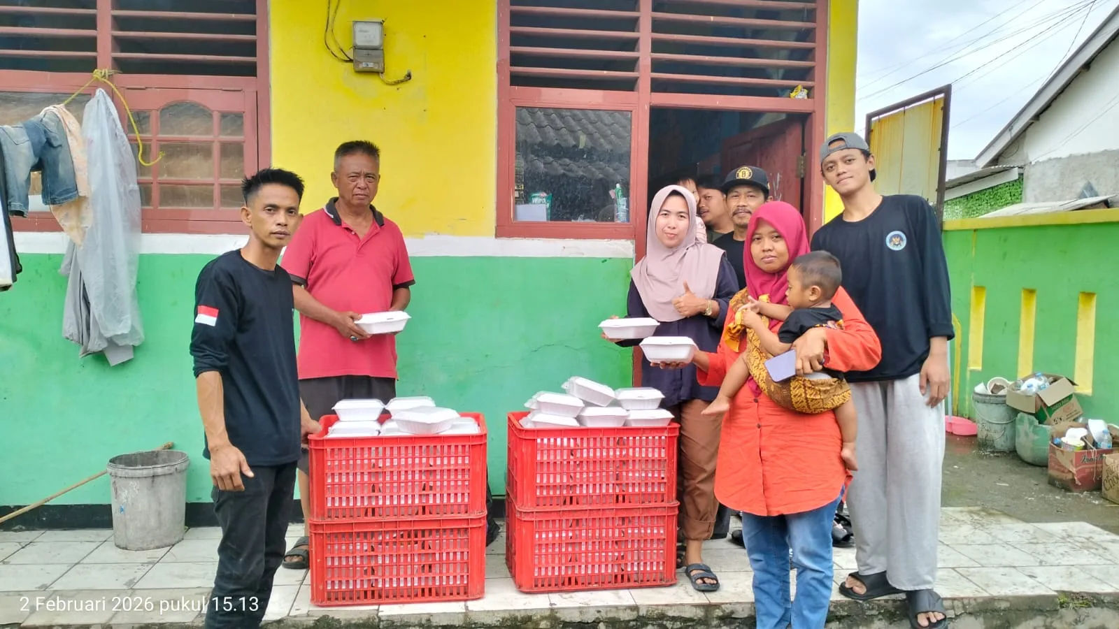 Badan Gizi Nasional Salurkan 300 Paket Makanan untuk Korban Banjir di Babelan