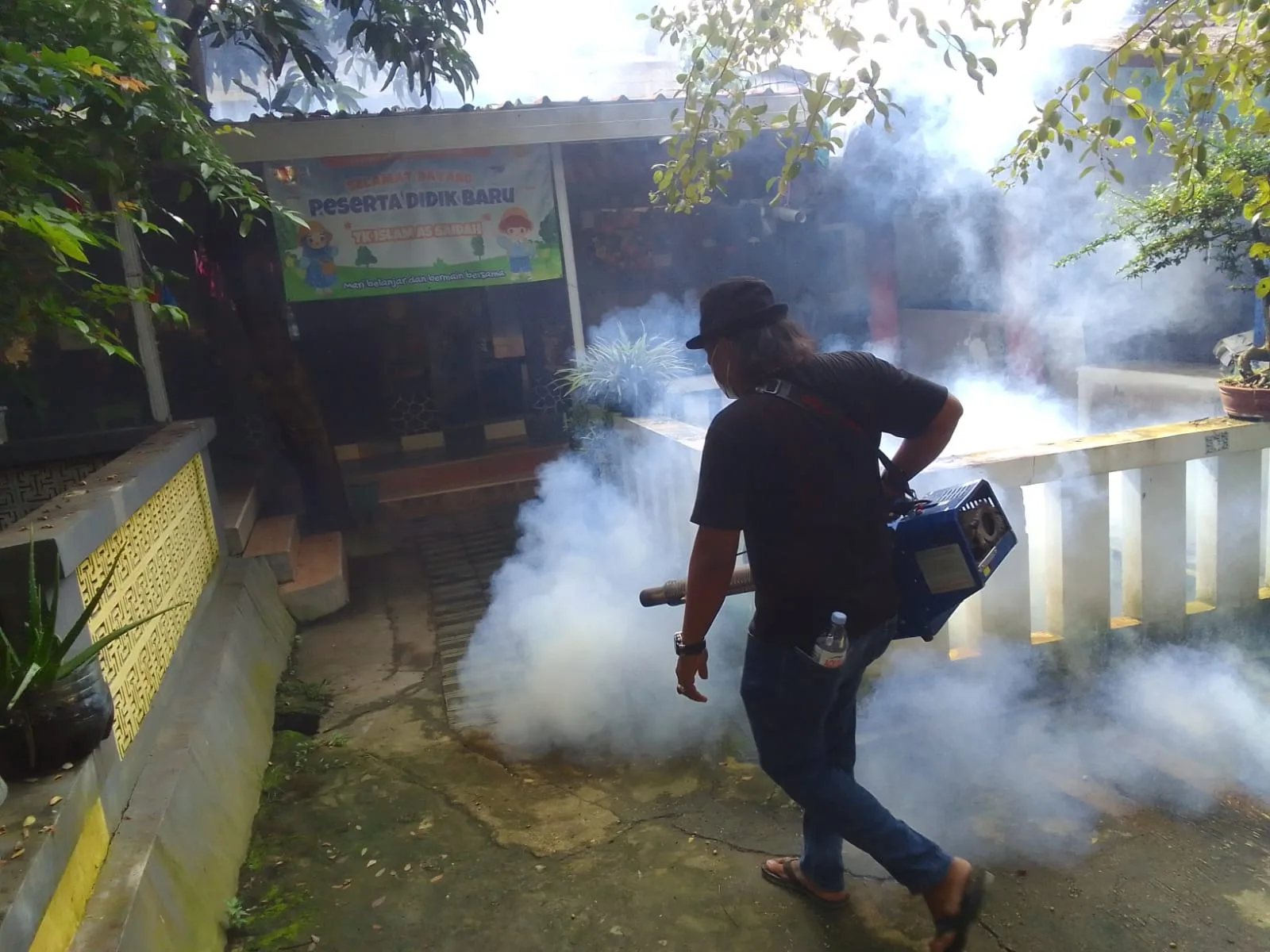 ecara Swadaya, RT02/014 Lakukan Fogging Antisipasi Penyebaran DBD