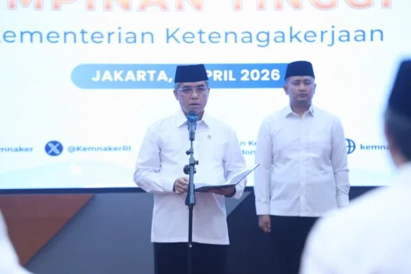 Perkuat Layanan Ketenagakerjaan, Menaker Lantik 13 Pejabat Eselon II