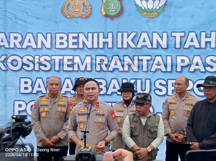 Wakapolda Metro Jaya Laksanakan Penebaran Benih Ikan Tahap Kedua di Muara Gembong