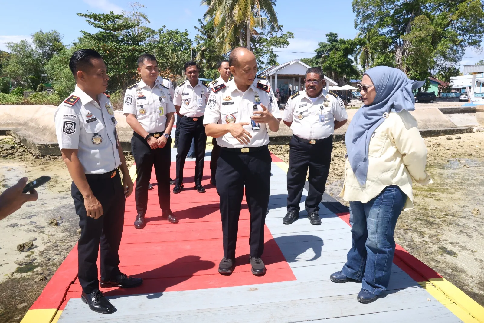 Kakanwil Imigrasi Maluku Tinjau Kesiapan Pos Pelayanan Keimigrasian Wonderful Sail to Indonesia 2026 di Kota Tual