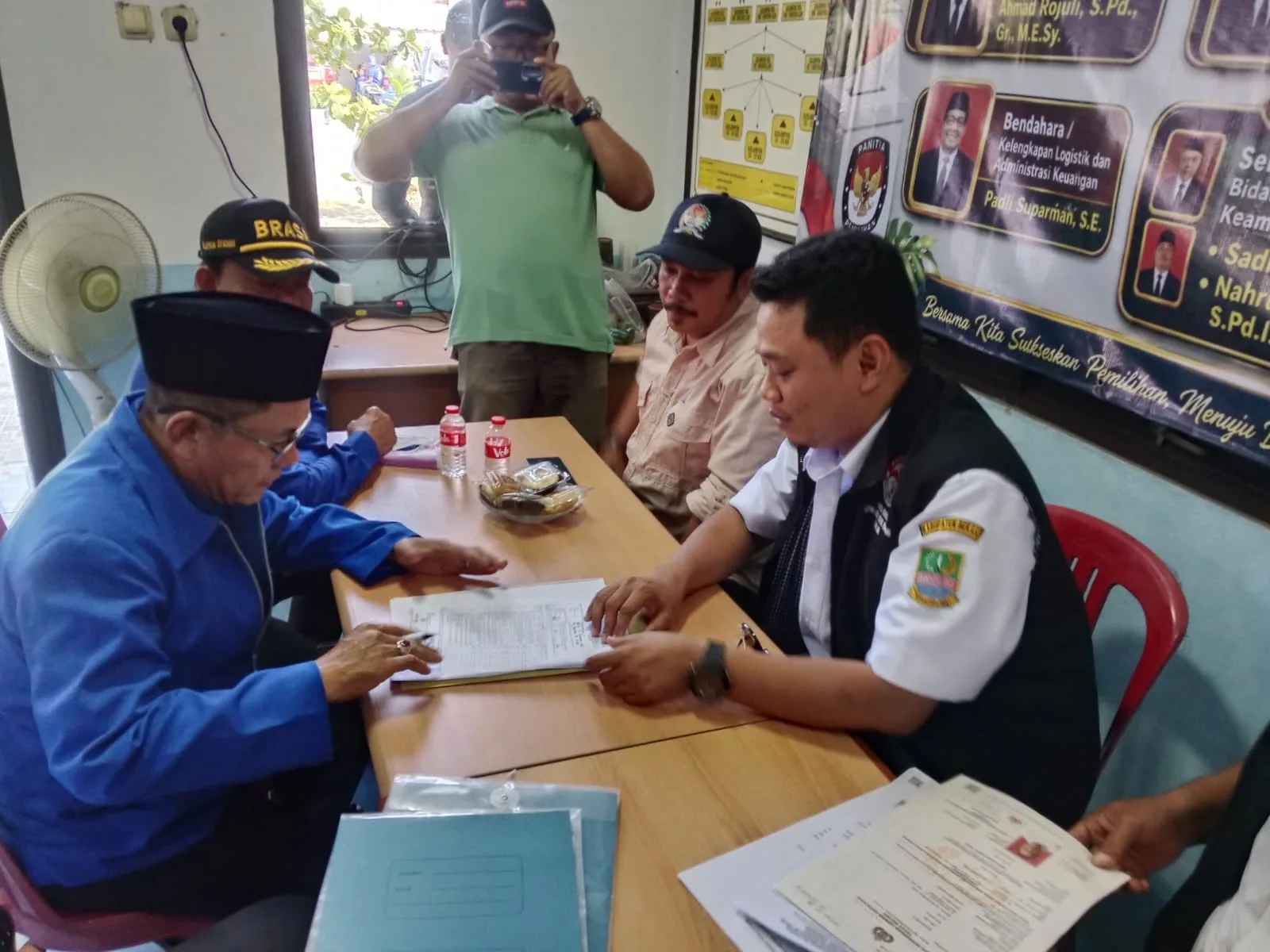 Diiringi Ribuan Pendukung, H. Nasarudin Resmi Daftar Calon Kepala Desa Kedung Pengawas