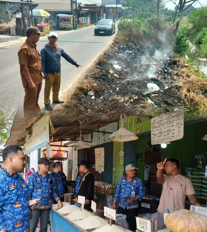 Sempat Viral di Medsos, Tumpukan Sampah Liar yang Dibakar di Perbatasan Babelan–Tarumajaya Direspons Aparat Kecamatan