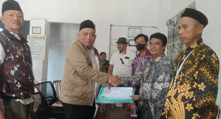 Dayatullah Resmi Daftar Calon Kepala Desa Buni Bakti 2026–2034, Diantar Keluarga dan Ratusan Pendukung