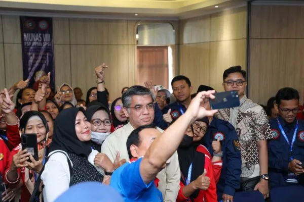 Pemerintah Perkuat Perlindungan dan Kompetensi Pekerja, Menaker Tekankan Pentingnya Hubungan Industrial Harmonis