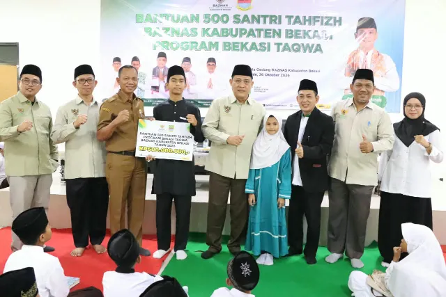 BAZNAS Kabupaten Bekasi Salurkan Bantuan Rp500 Juta untuk 500 Santri Penghafal Al Qur an