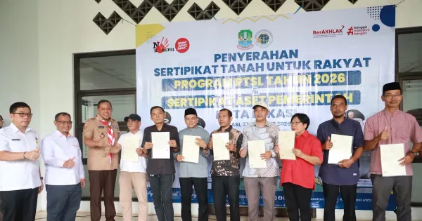 Kepastian Hukum Aset Warga Pemkot Bekasi Serahkan 600 Sertifikat PTSL